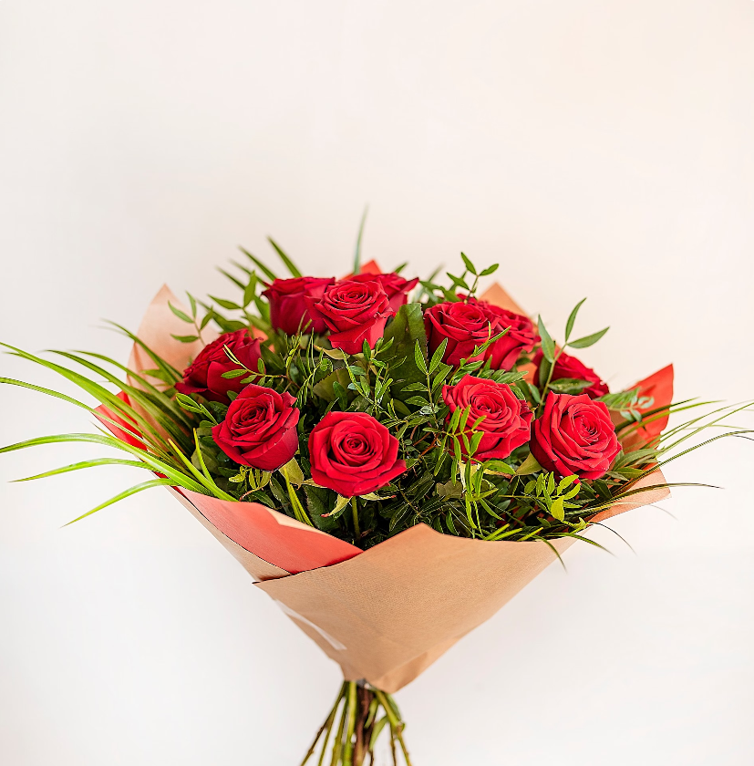 12 Gorgeous Red Roses