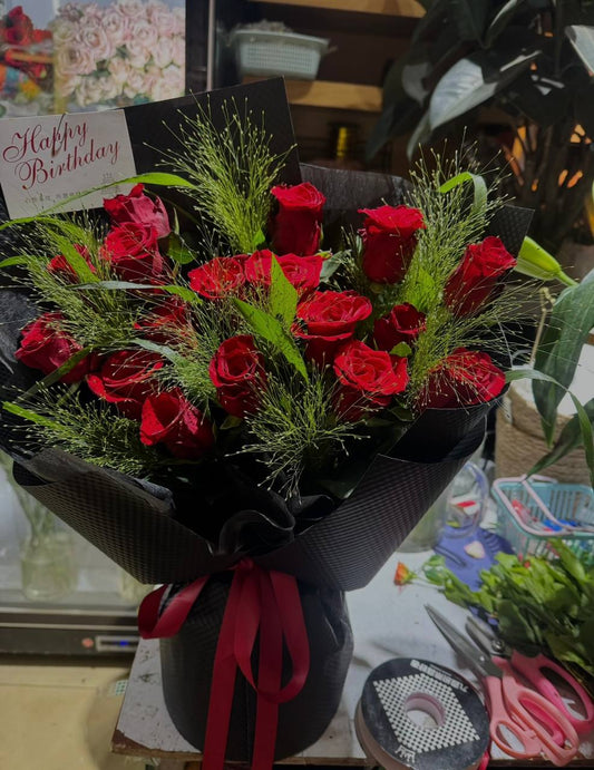 12 Bright red roses